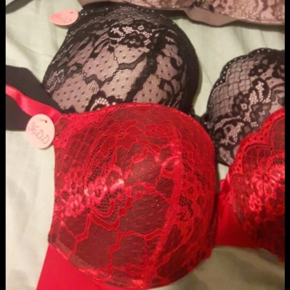 Bras - Picture 4 of 4